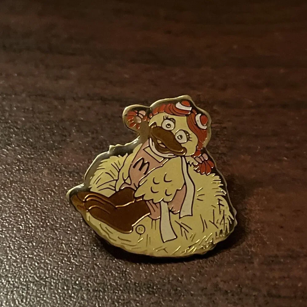 McDonald’s Birdie Mascot Sitting On A‎ Nest Employee Lapel Hat Pin